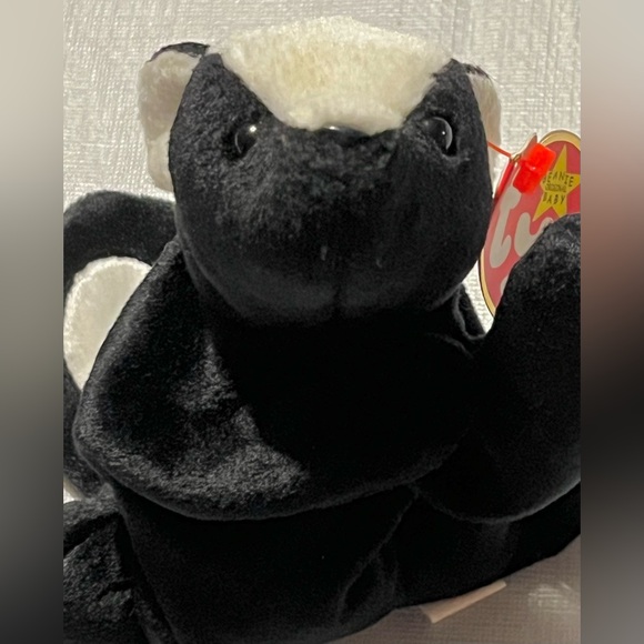 TY Beanie Baby - Stinky the Skunk 1995 - Picture 6 of 14